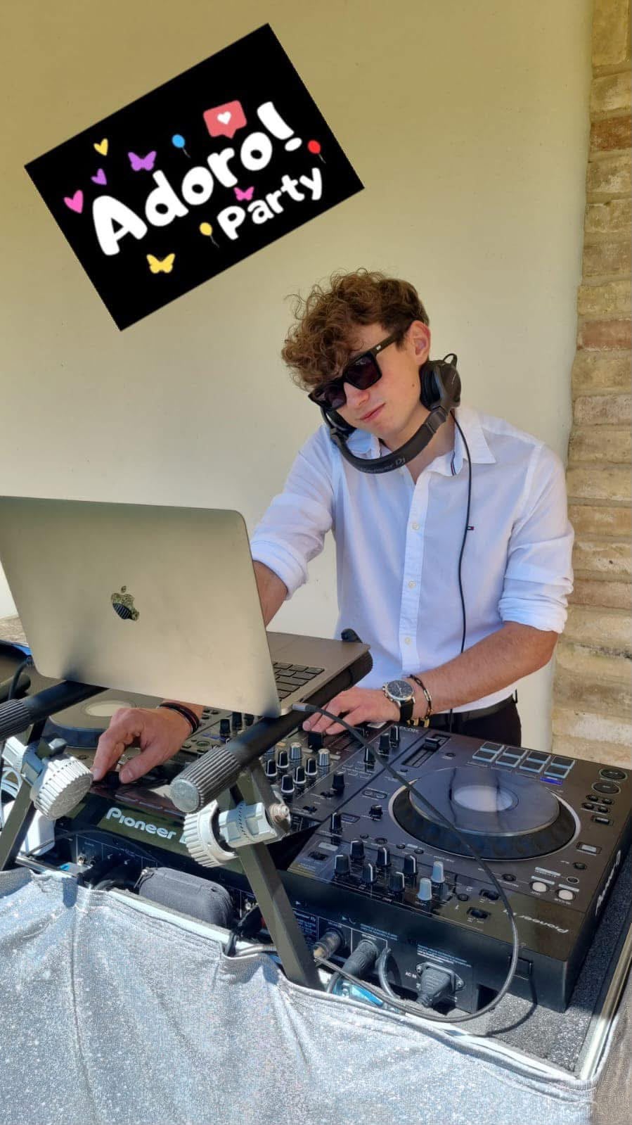 DJ CiomMix di Adoro! Party alla consolle