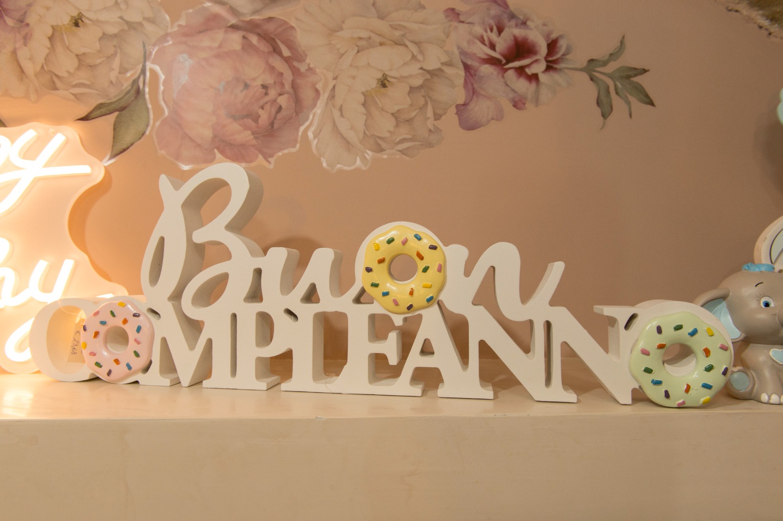 Decorazione Buon Compleanno con ciambelle da Adoro! Party a Chieti