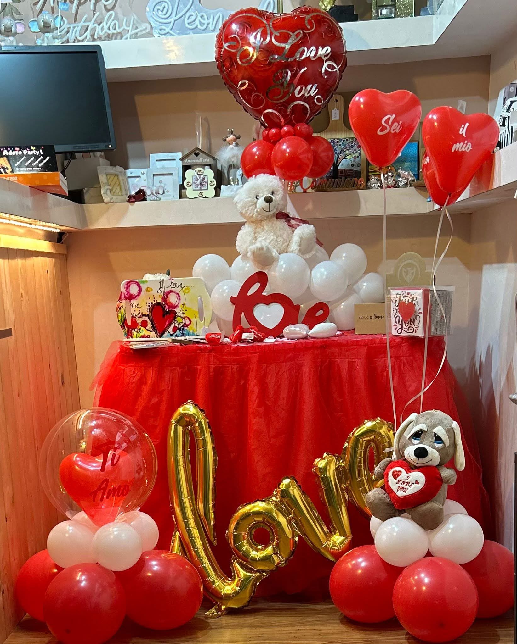Angolo San Valentino con palloncini e decorazioni da Adoro! Party a Chieti